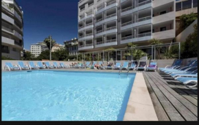 Studio contemporain avec piscine proche de la mer